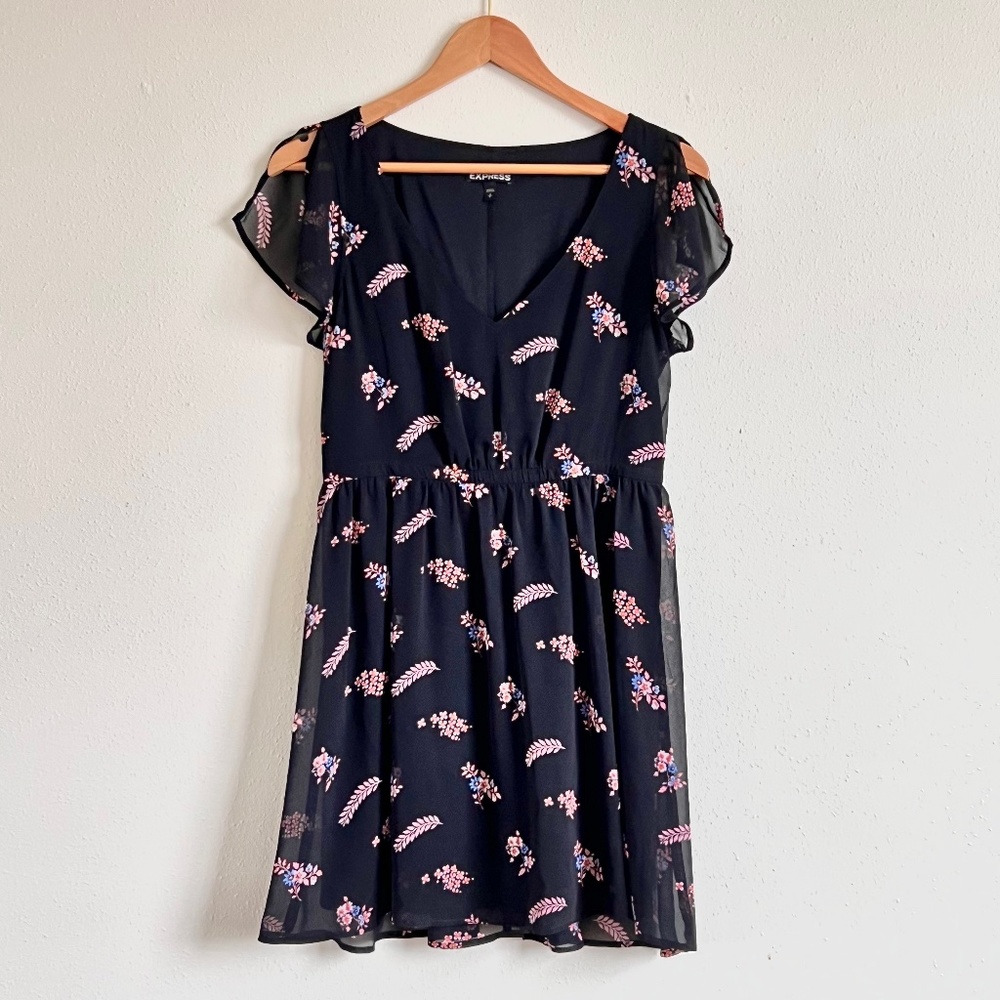 Express Black Floral Short-Sleeve Dress